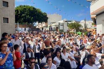 Unas 1.200 personas dan vida a una nueva edición de la Traída del Agua (Foto Francisco Javier Santana y TA)